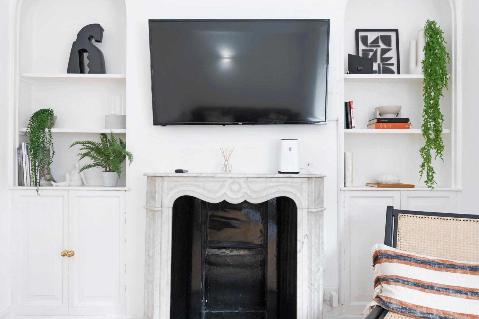 2 Bed Apartment- Mayfair 1 Лондон
