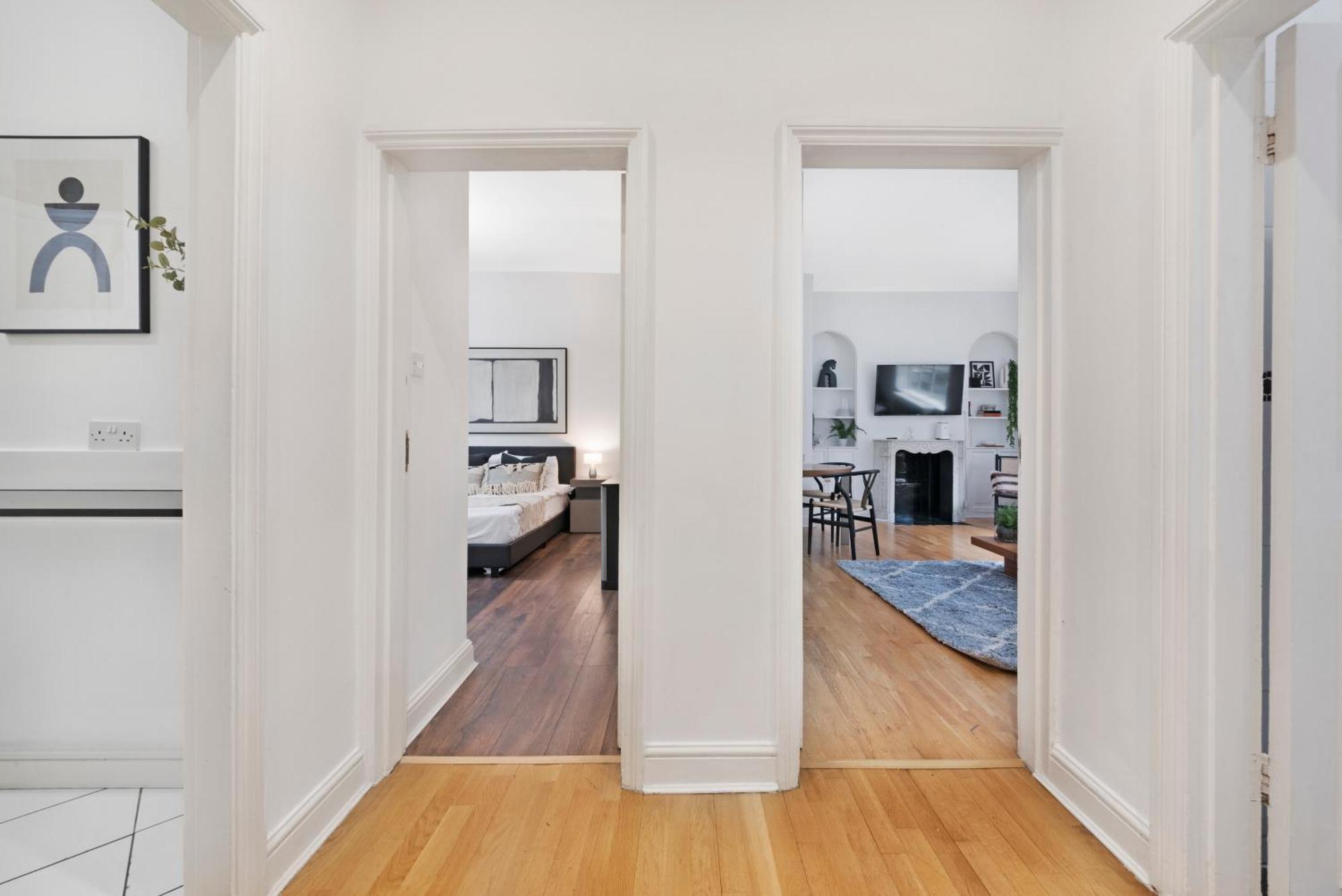 2 Bed Apartment- Mayfair 1 * Лондон