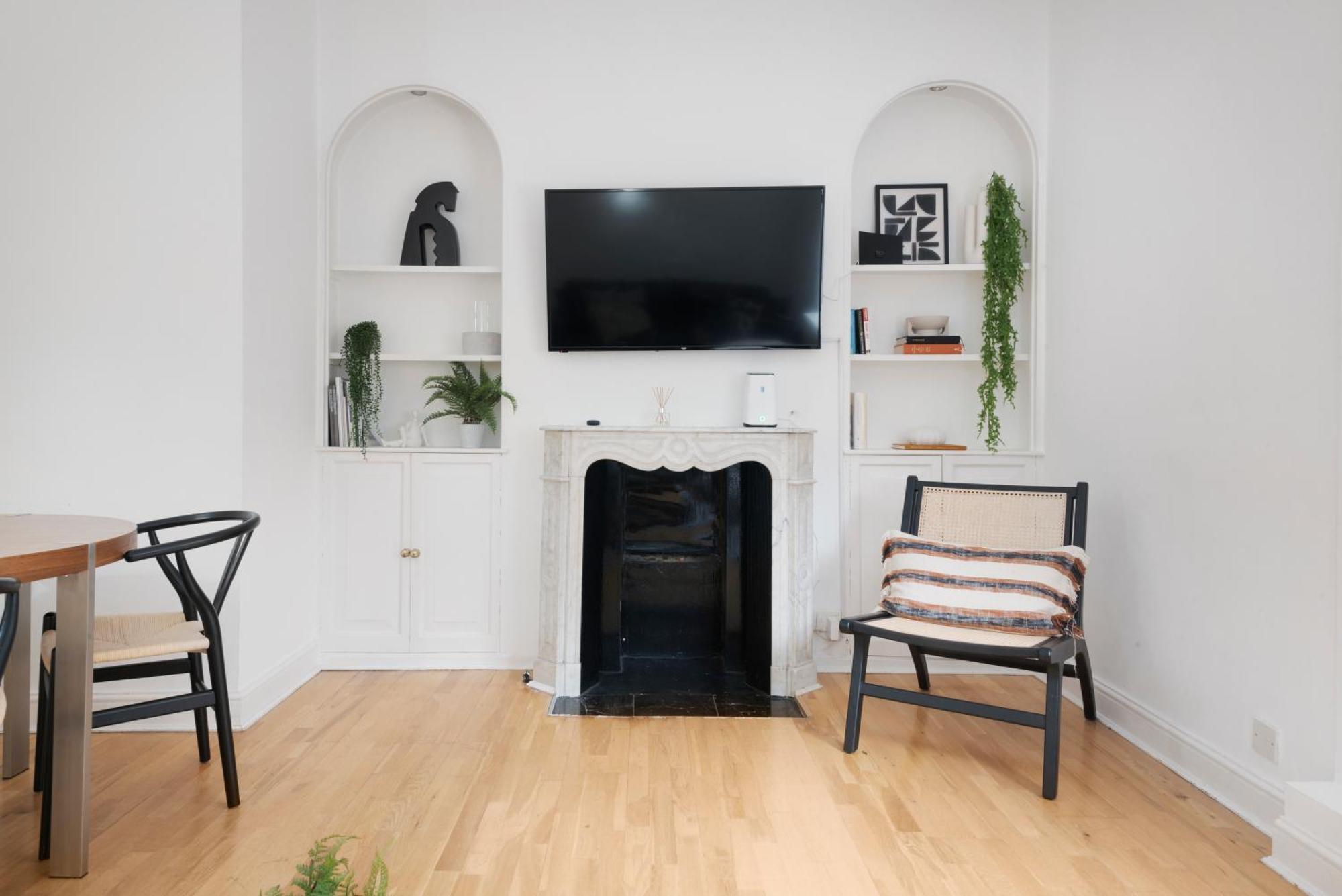 2 Bed Apartment- Mayfair 1 Апартаменты Лондон