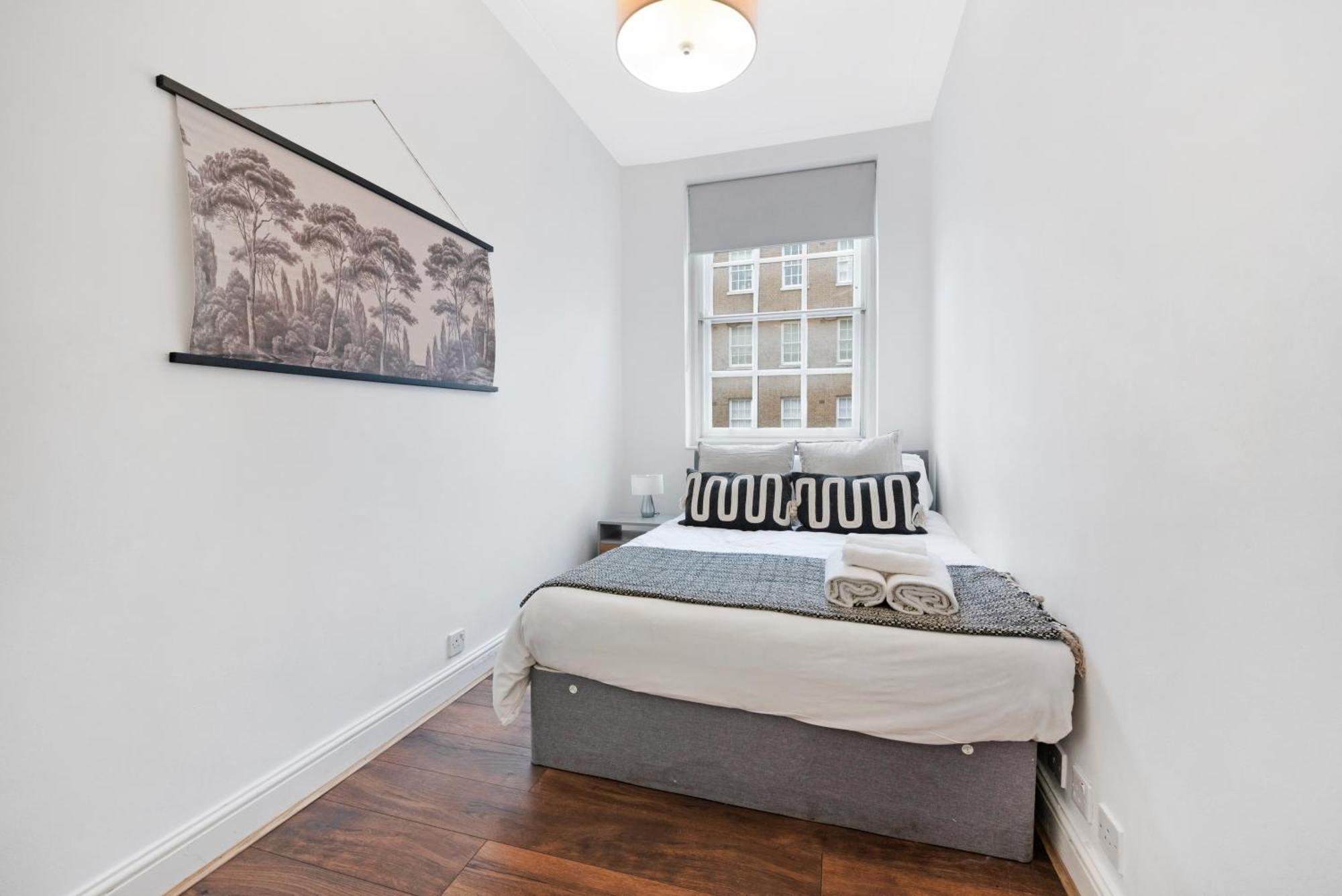 2 Bed Apartment- Mayfair 1 Лондон